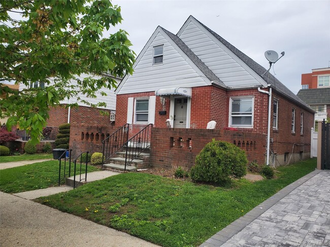 Primary Photo - 57-35 Parsons Blvd