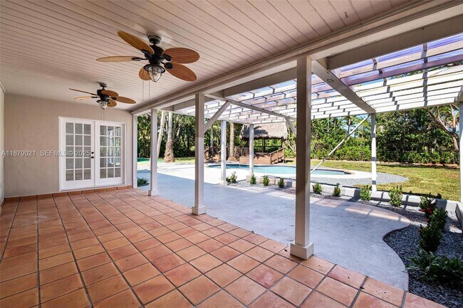 Building Photo - 11301 SW 91 Ave