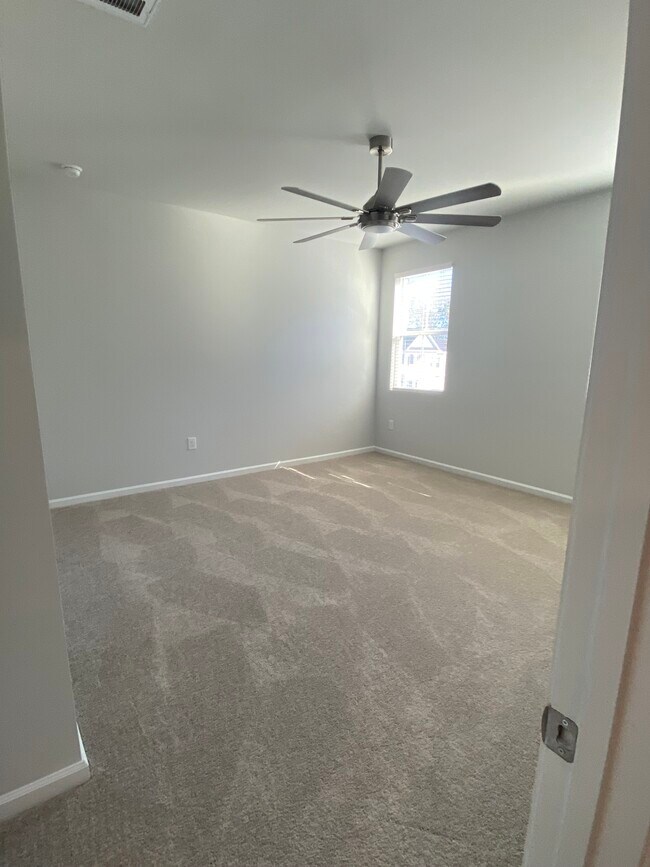 Building Photo - 3336 Mid Summer Ln