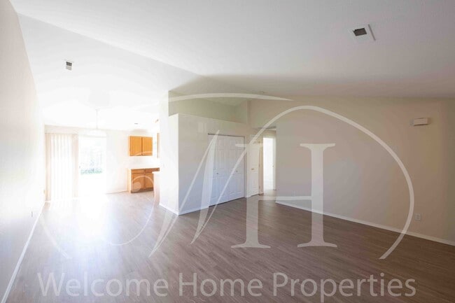 Building Photo - Newer 2 bed/2bath Home in Quiet Neighborhood