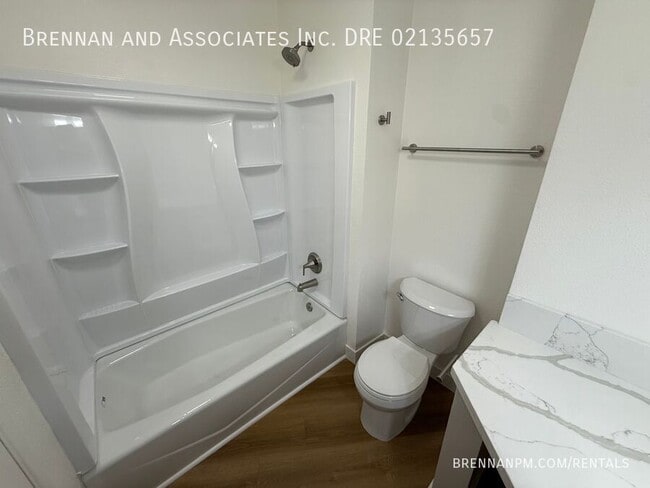 Building Photo - 35 Flower St