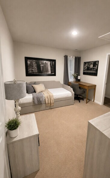 Bedroom #2 with walking closet and private bathroom with tub and shower - 238 Yorktown Ln