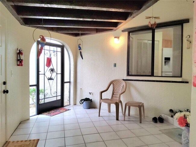 Building Photo - Seasonal 3/2/2 waterfront villa in Punta Gorda