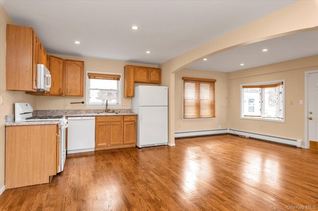 Building Photo - 13 7th St