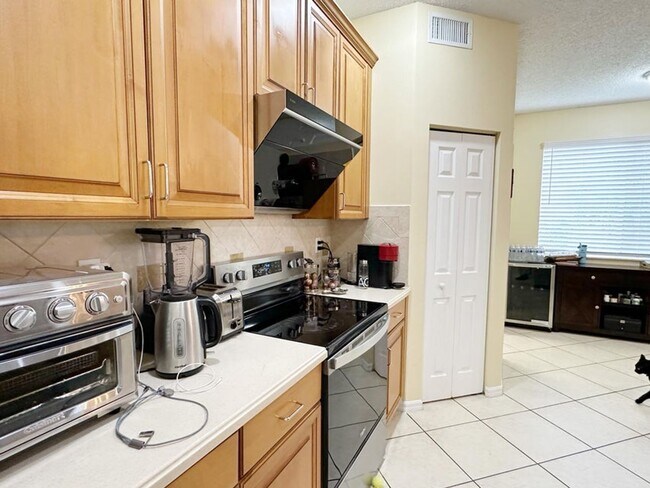 Building Photo - 5152 Woodfield Way