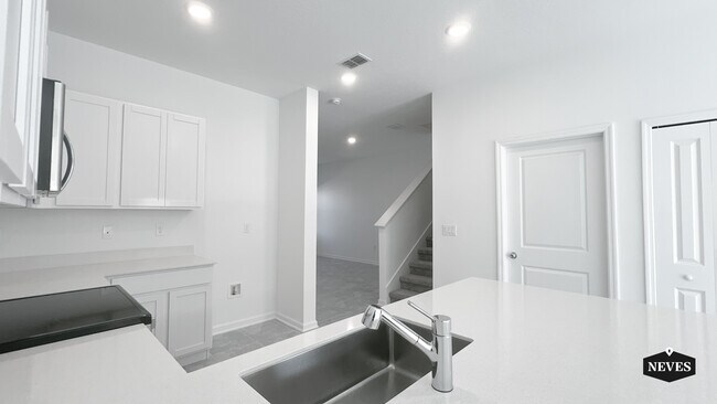 Building Photo - 2562 Skyline Lp