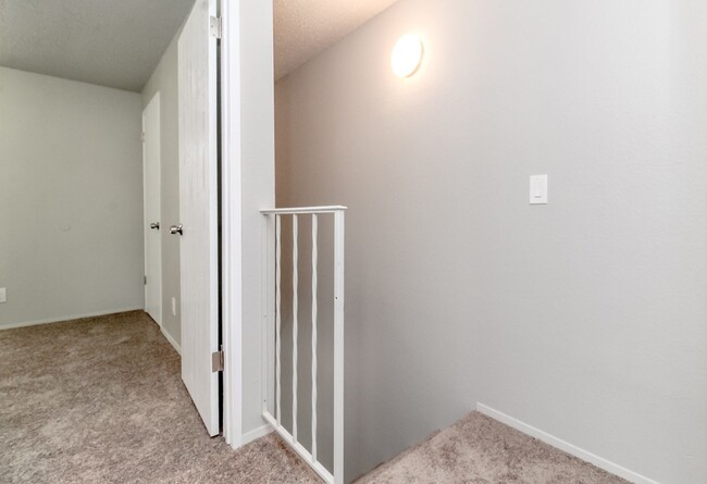 Interior Photo - Olympia Townhouses - 211 Pattison
