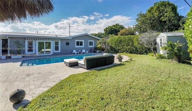 Building Photo - 640 NW 12th Ave