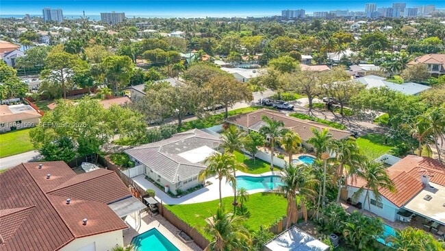 Building Photo - 2533 NE 21st Terrace