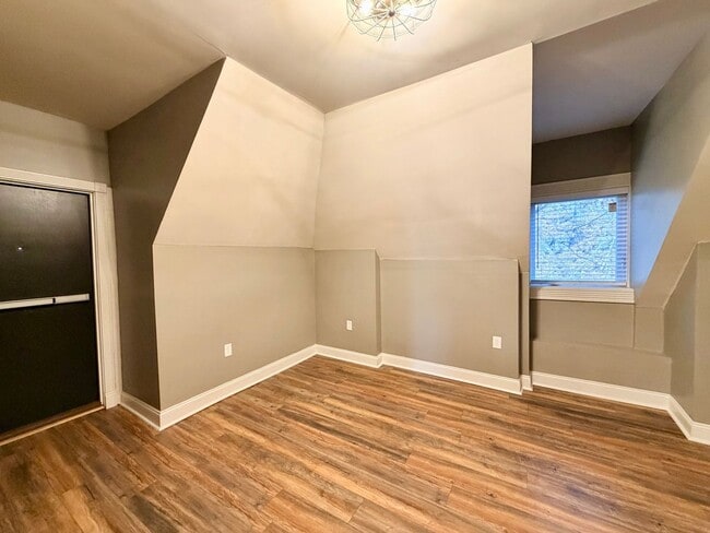 Building Photo - 227 N Negley Ave