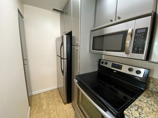 Building Photo - UT PRE-LEASE: 2 BR / 1 BA West Campus Condo - Walk to UT - Private Balcony - W/D