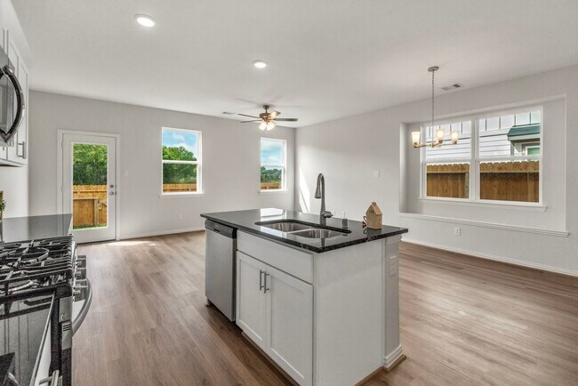 Building Photo - 27839 Western Crk Ct