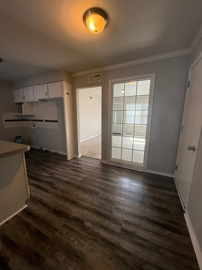 Building Photo - 1420 E 31st St S