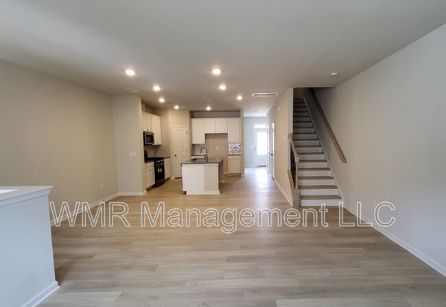 Building Photo - 15612 Country House St