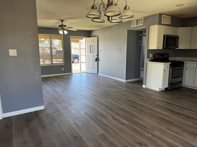 Building Photo - 2211 N 50th Dr