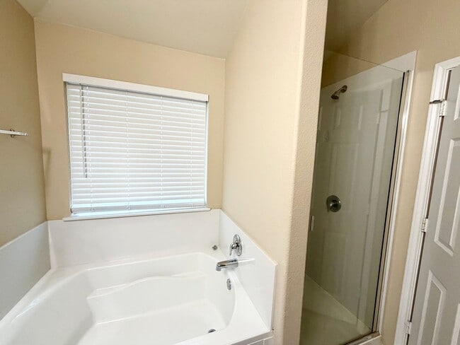 Building Photo - Beautiful 4 Bedroom Home in Park Meadows – Available December 1st!