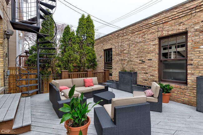 Building Photo - 2663 N Marshfield Ave