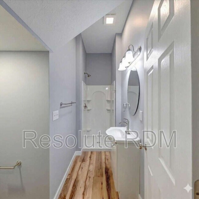 Building Photo - 804 N Locke St