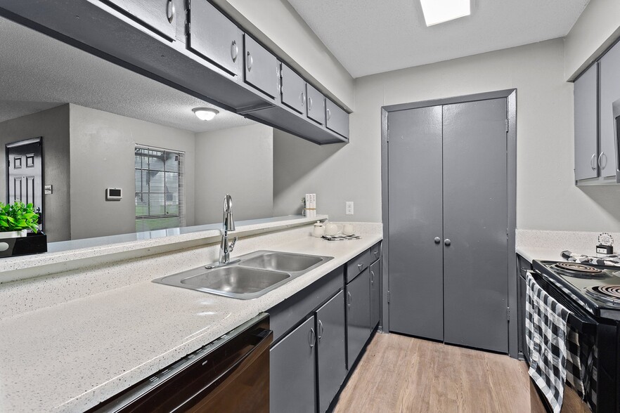 Building Photo - Harwell Apartments