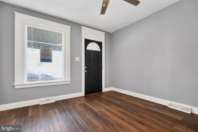 Building Photo - 603 Maple St