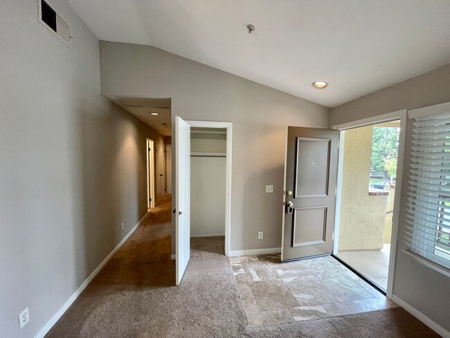 Building Photo - Gorgeous Condo for rent in Tustin Ranch