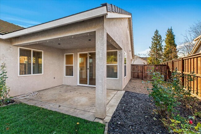 Building Photo - Beautiful 3(4) Bedroom/2 Bath Home Located in Lodi Ca