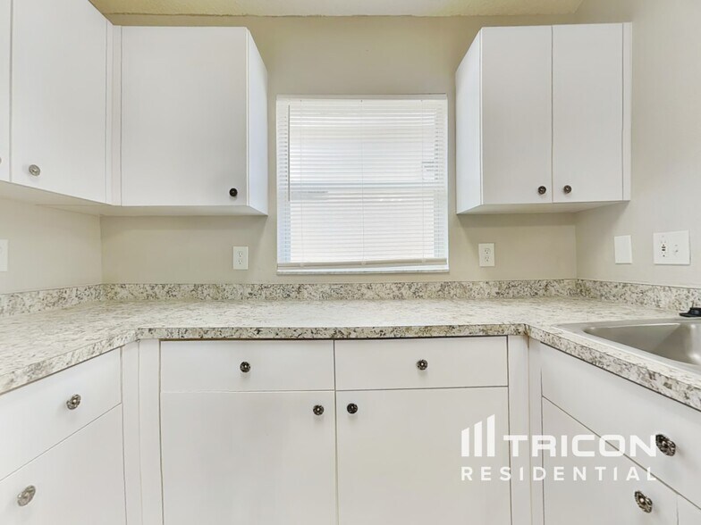 Building Photo - 828 Cape Cod Cir