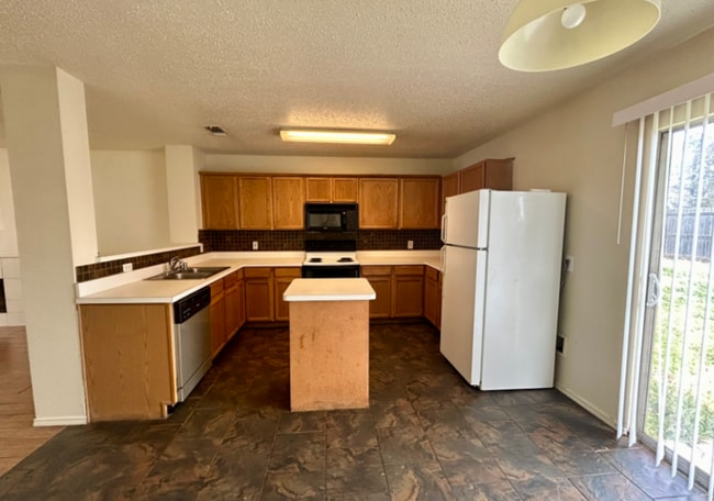 Building Photo - 3109 Pinehurst Ct