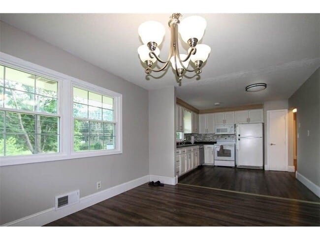 Building Photo - 8613 Zenith Rd