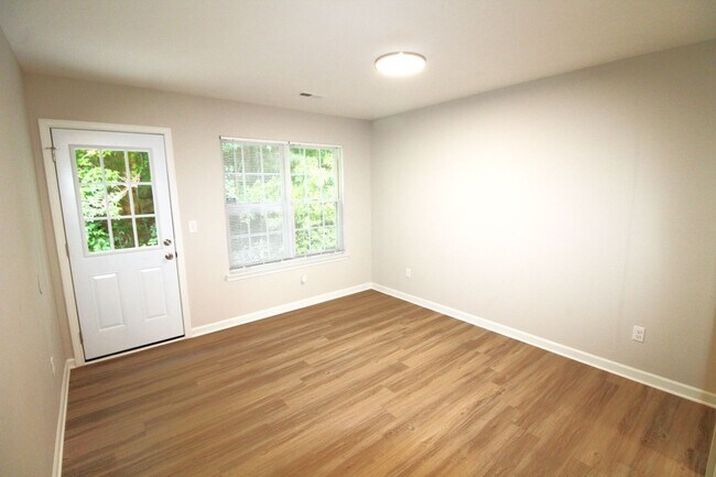 Building Photo - Fully Remodeled 3 Bedroom home with a garage!