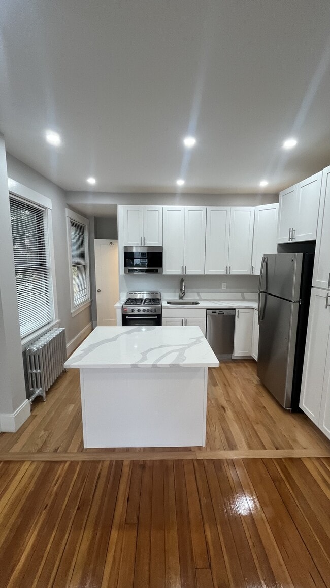 Building Photo - 19 Seaverns Ave