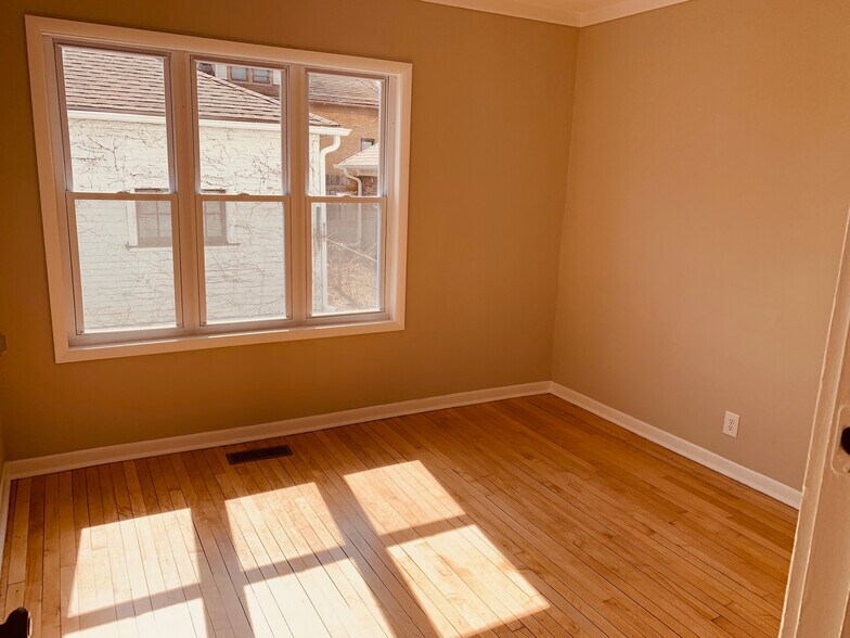 Building Photo - 5021 W Greenfield Ave