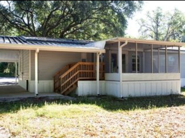 Building Photo - Country living charmer!