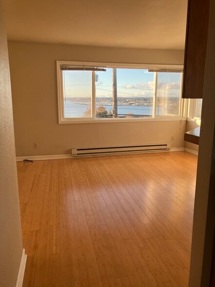 Living Room - 330 N State St