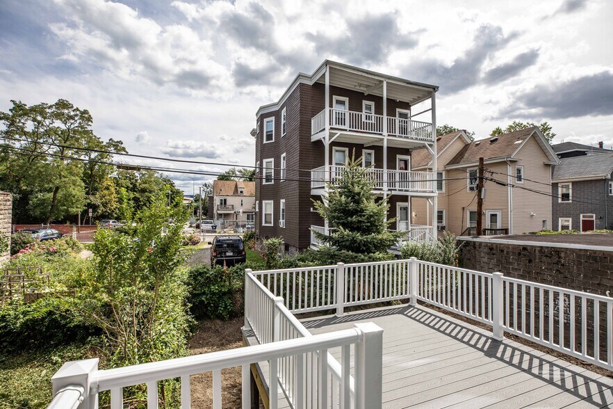 Building Photo - 843 Columbia Rd