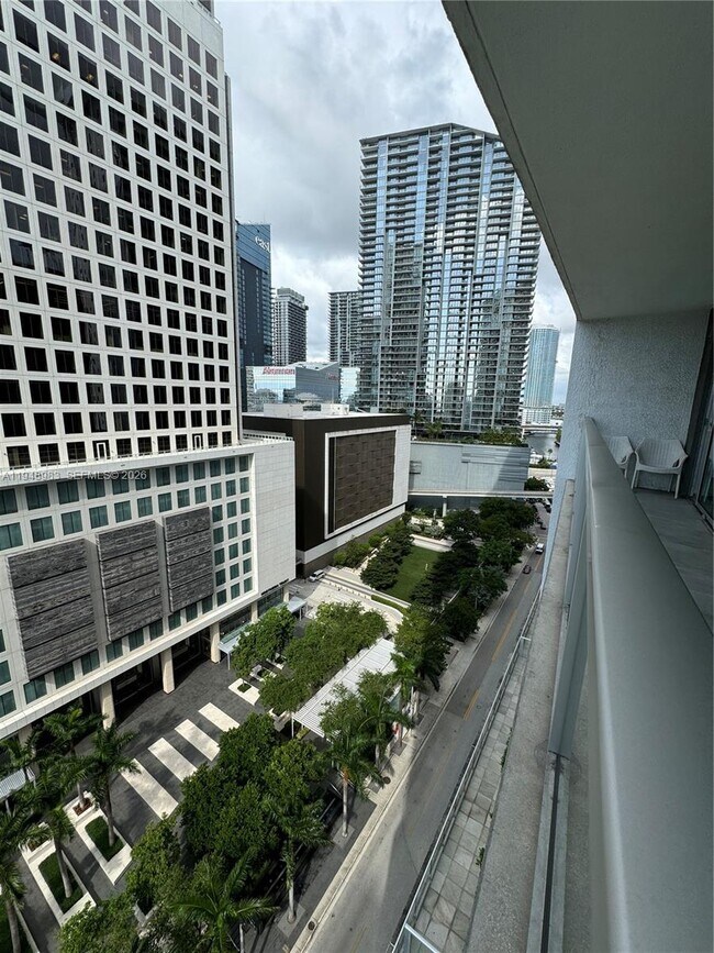 Building Photo - 500 Brickell Ave