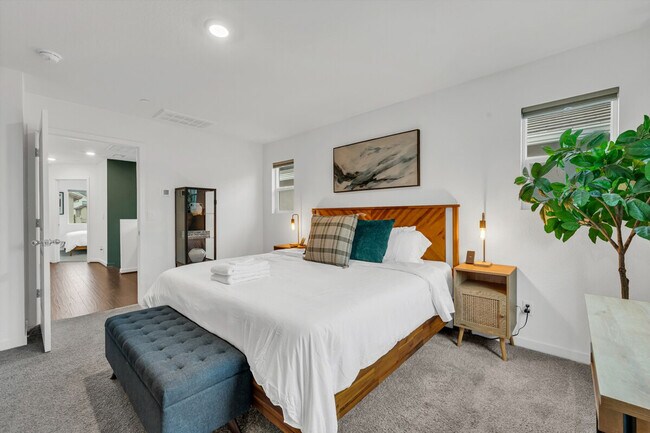 Building Photo - 6001 San Rafael Ln