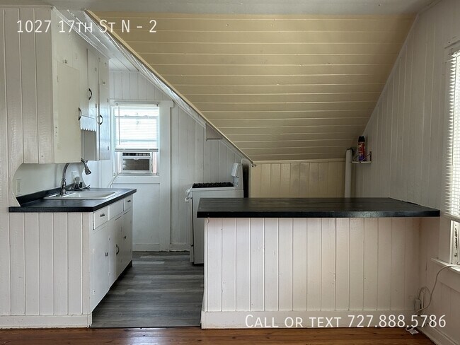Building Photo - 1027 17th St N
