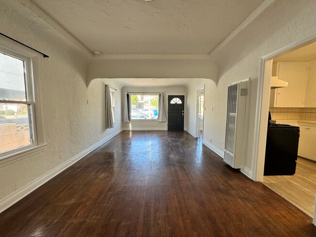 Building Photo - Two Bedroom Front House near Westside Village