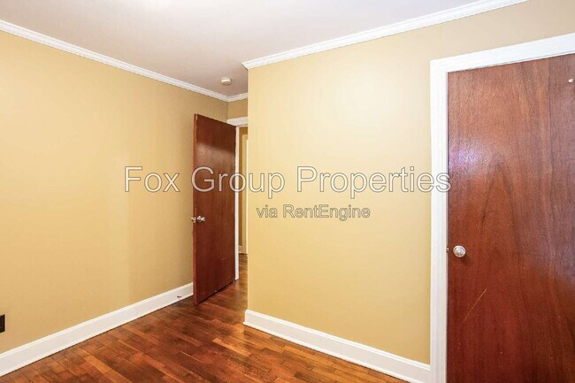Building Photo - 526 Hickory Ave