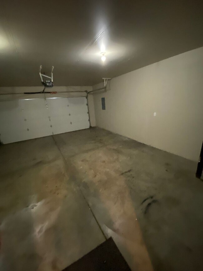 Building Photo - Hug3413(CWP)