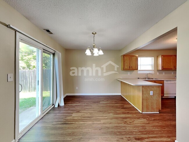 Building Photo - 6036 Draycott Dr