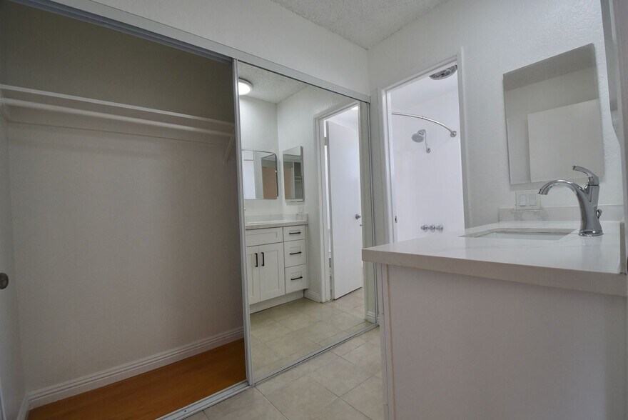 Building Photo - 4930 Whitsett Ave
