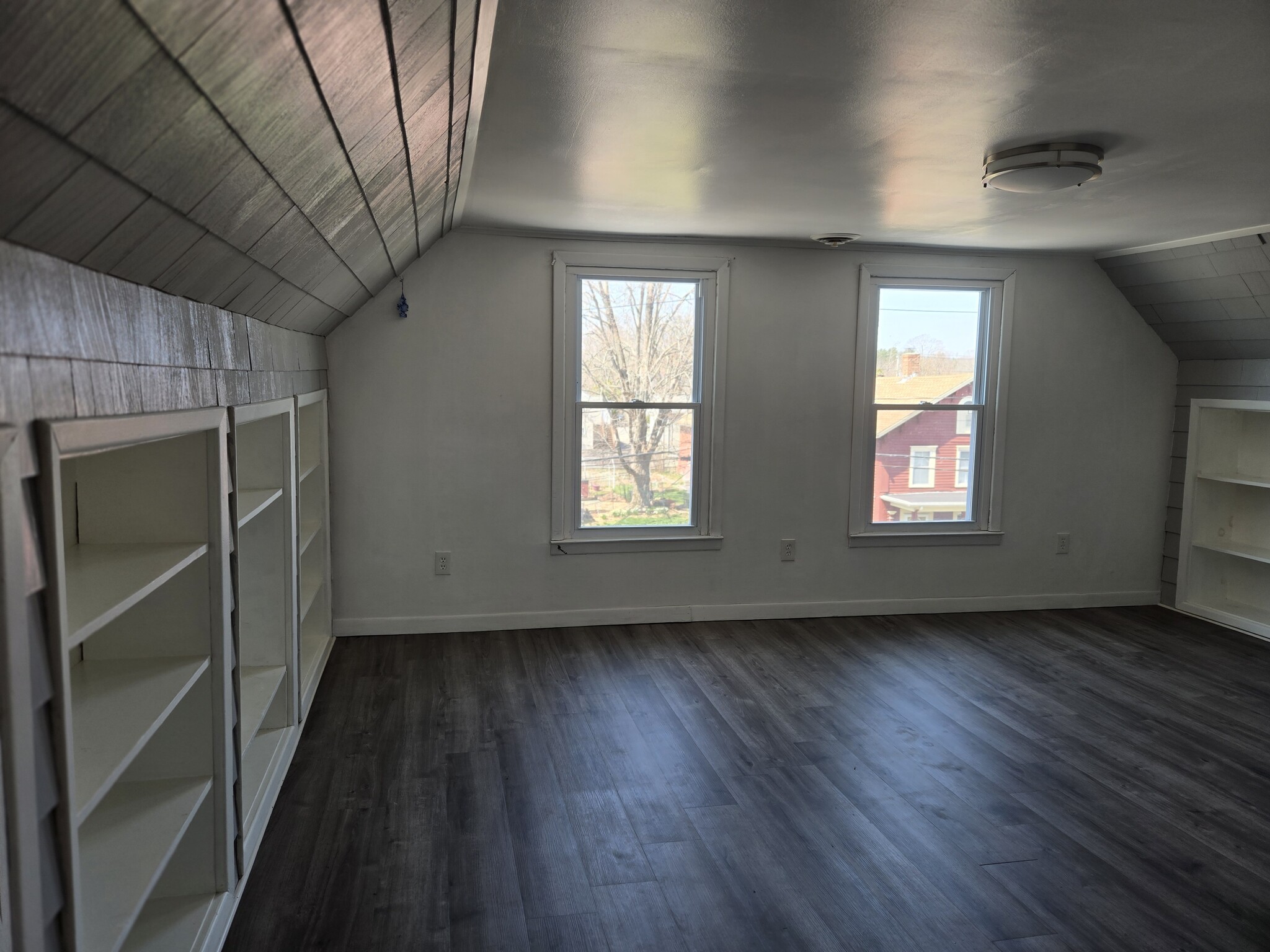 Building Photo - 25 Oneco St