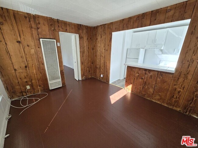 Building Photo - 815 N Poinsettia Pl