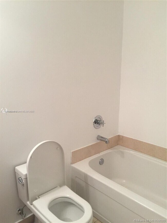 Building Photo - 1111 SW 1st Ave