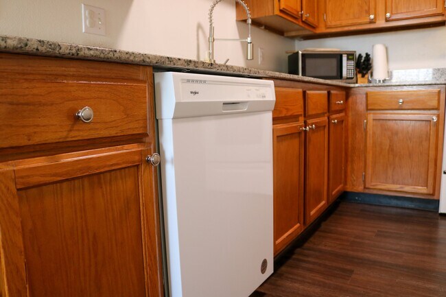 Building Photo - 596 W Moan Pl