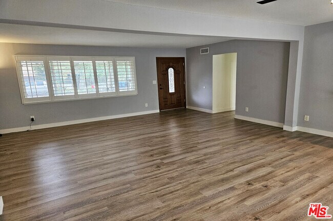 Building Photo - 22337 Cantara St