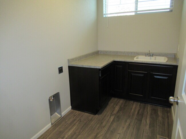 Building Photo - 6729 Windbrook Ct