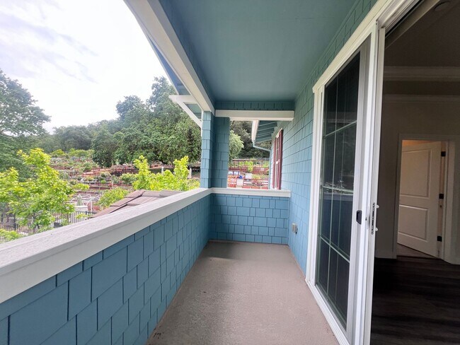 Building Photo - STUNNING 4BD/2.5BA TOWNHOUSE IN WALNUT CREEK!!!